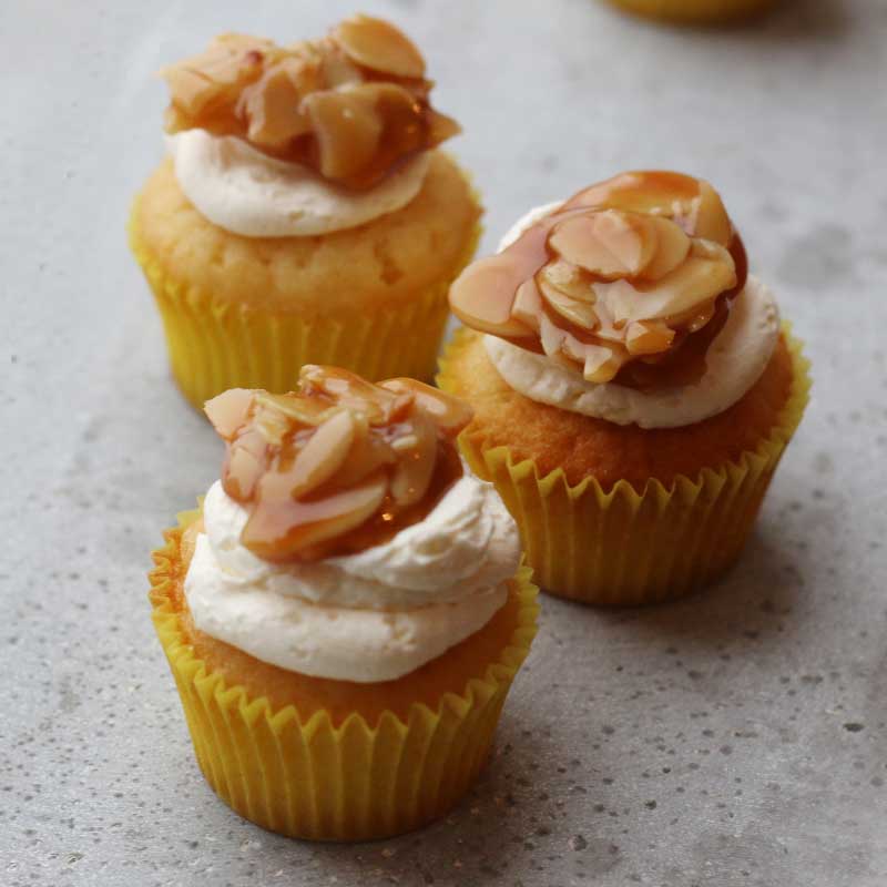 Mini Bienenstich (Bee Sting) Cupcakes – Bake to the roots