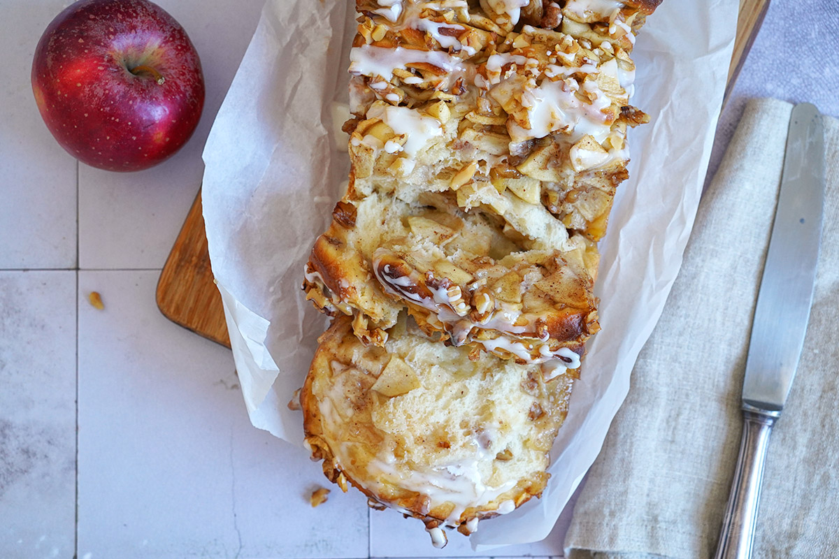 Apple Cinnamon Pull-Apart Bread | Bake to the roots