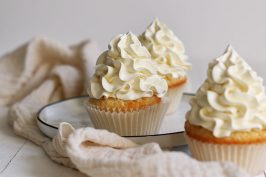Easy Peasy Vanilla Cupcakes | Bake to the roots