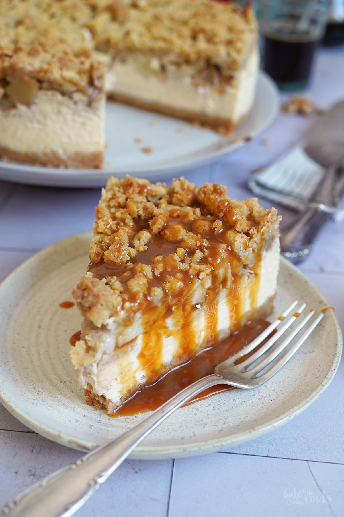 Karamell Apfel Streusel Käsekuchen | Bake to the roots