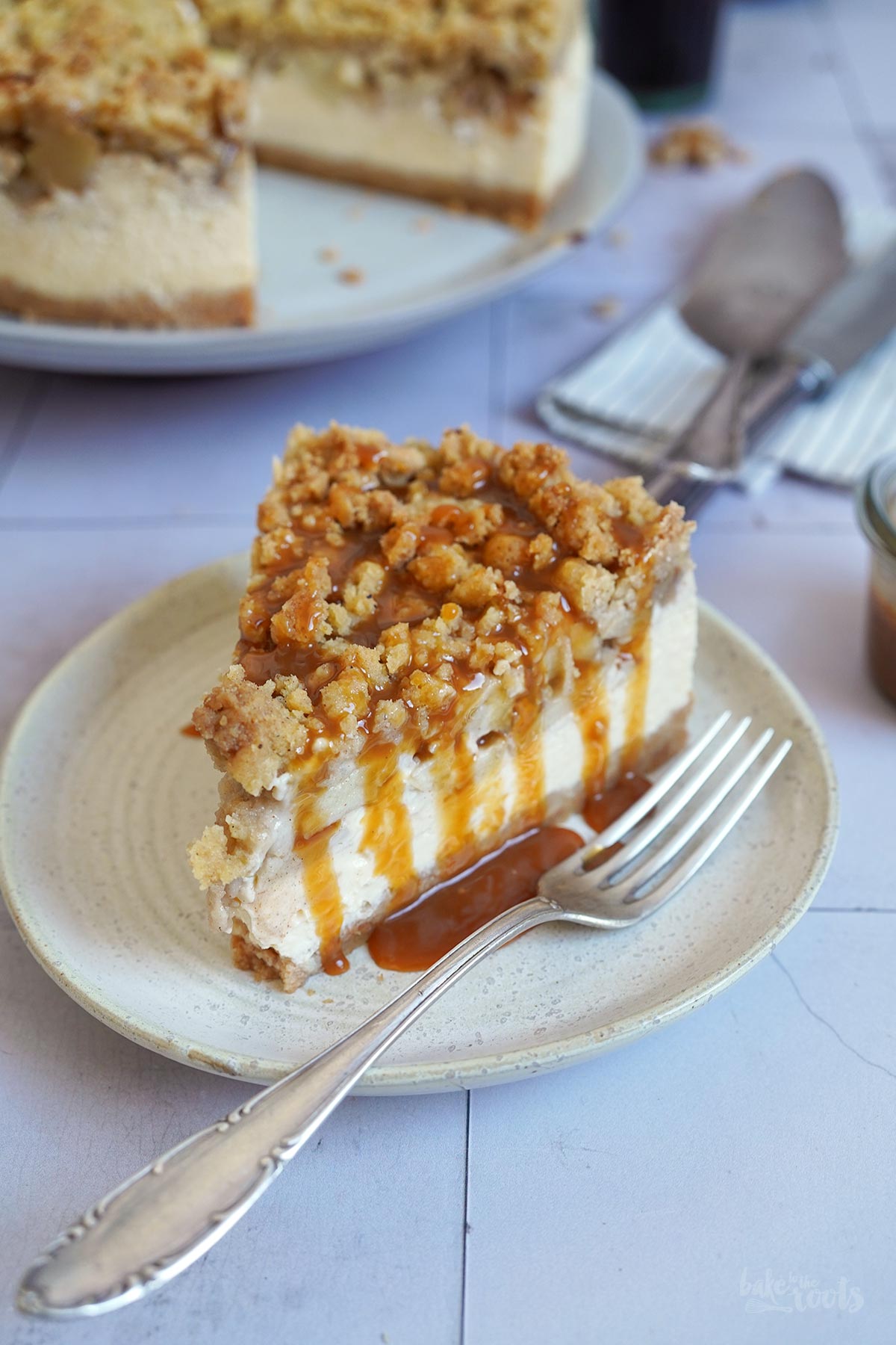 Karamell Apfel Streusel Käsekuchen | Bake to the roots