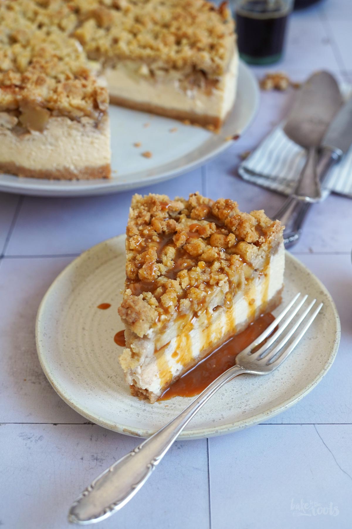Karamell Apfel Streusel Käsekuchen | Bake to the roots