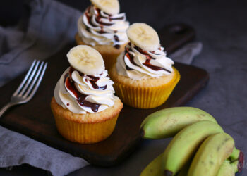 Banana Cupcakes mit Swiss Meringue Buttercreme | Bake to the roots