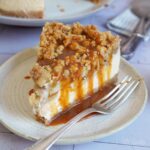 Karamell Apfel Streusel Käsekuchen | Bake to the roots