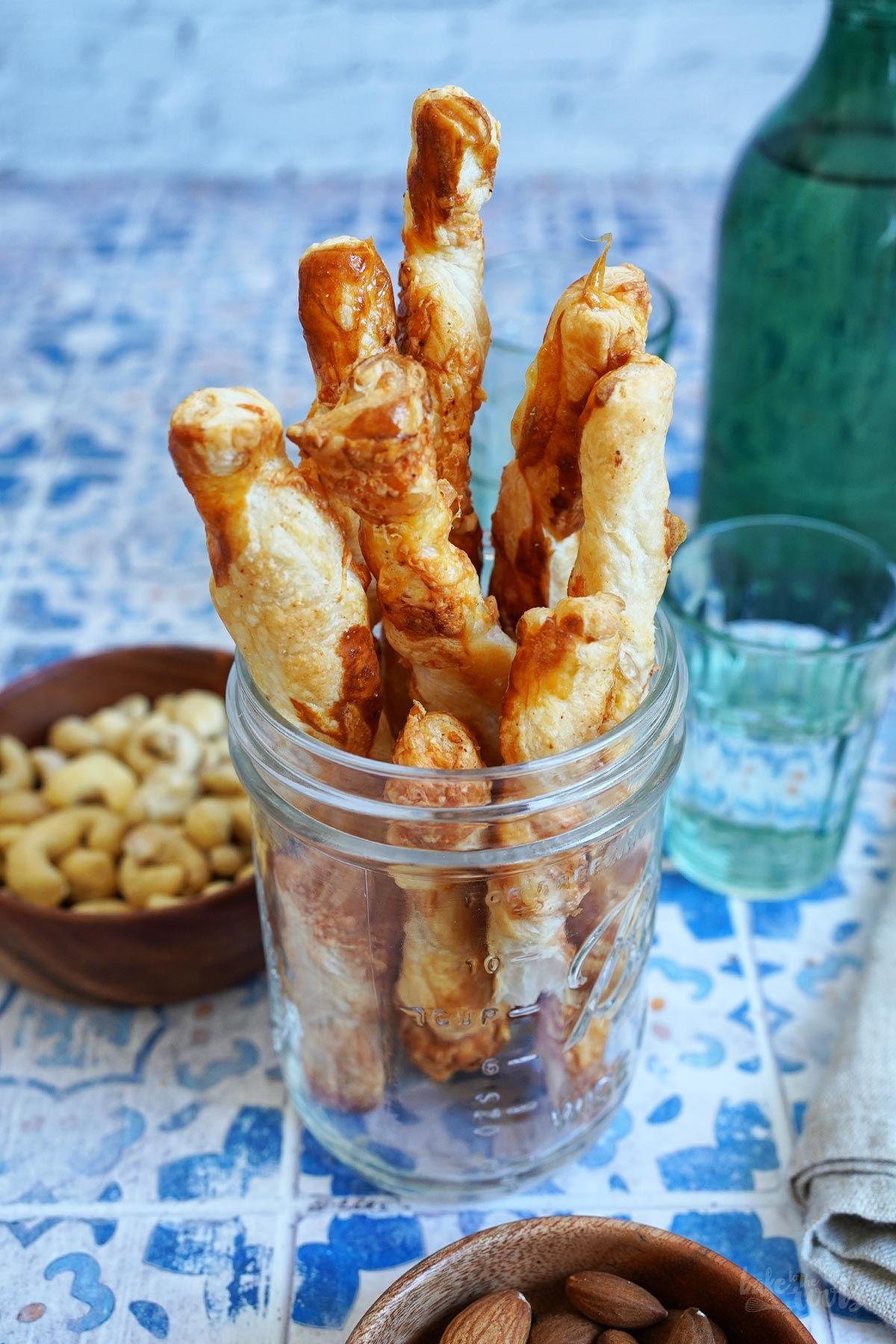 Einfache Blätterteig Käsestangen | Bake to the roots