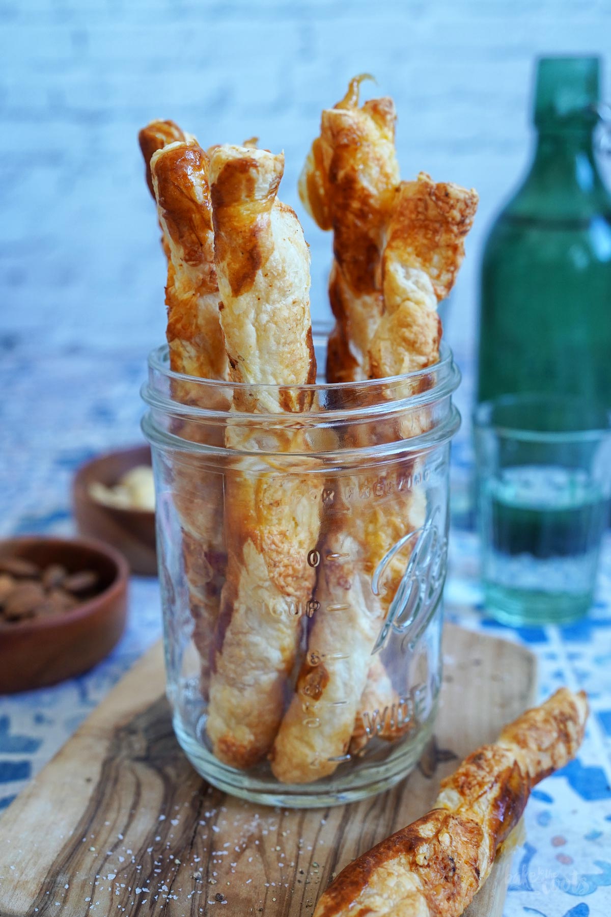 Einfache Blätterteig Käsestangen | Bake to the roots