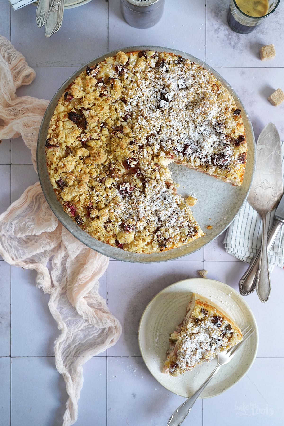 Einfacher Rhabarber Streusel Käsekuchen | Bake to the roots