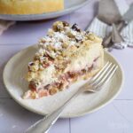 Einfacher Rhabarber Streusel Käsekuchen | Bake to the roots