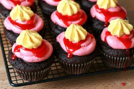 German Fan Cupcakes | Bake to the roots