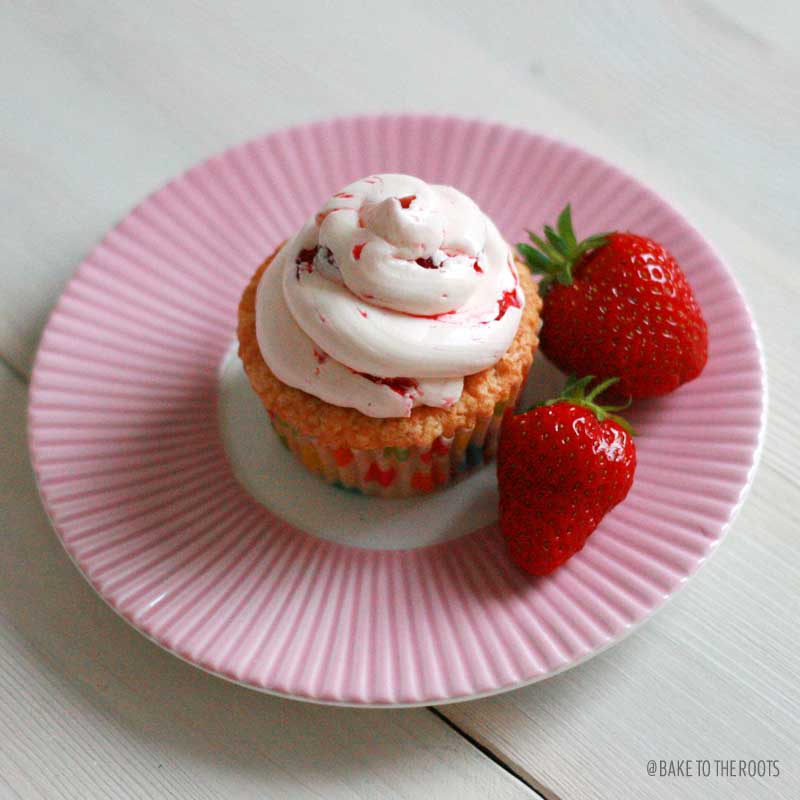 Very Strawberry Cupcakes | Bake to the roots