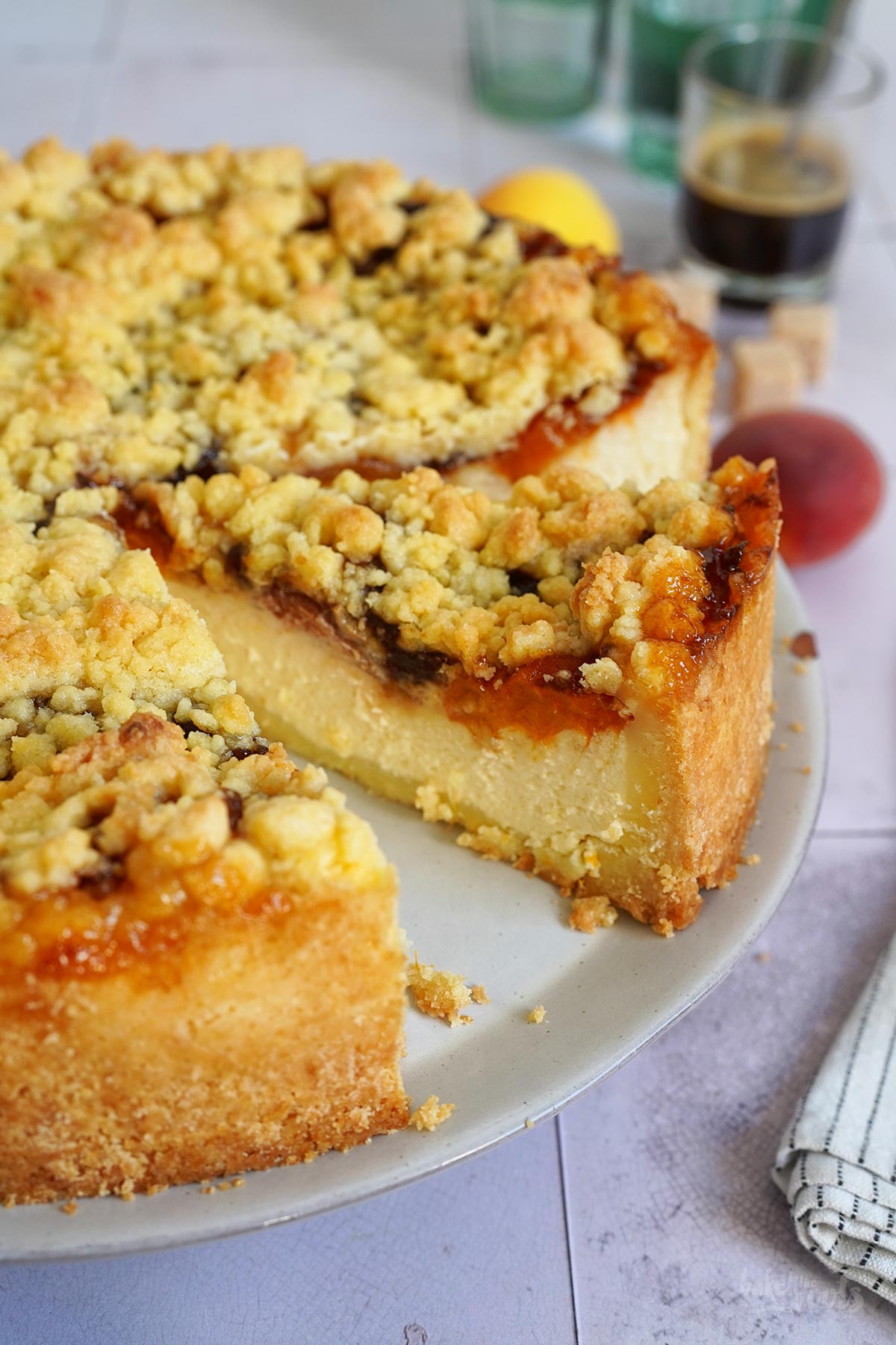 Aprikosen Streusel Käsekuchen | Bake to the roots