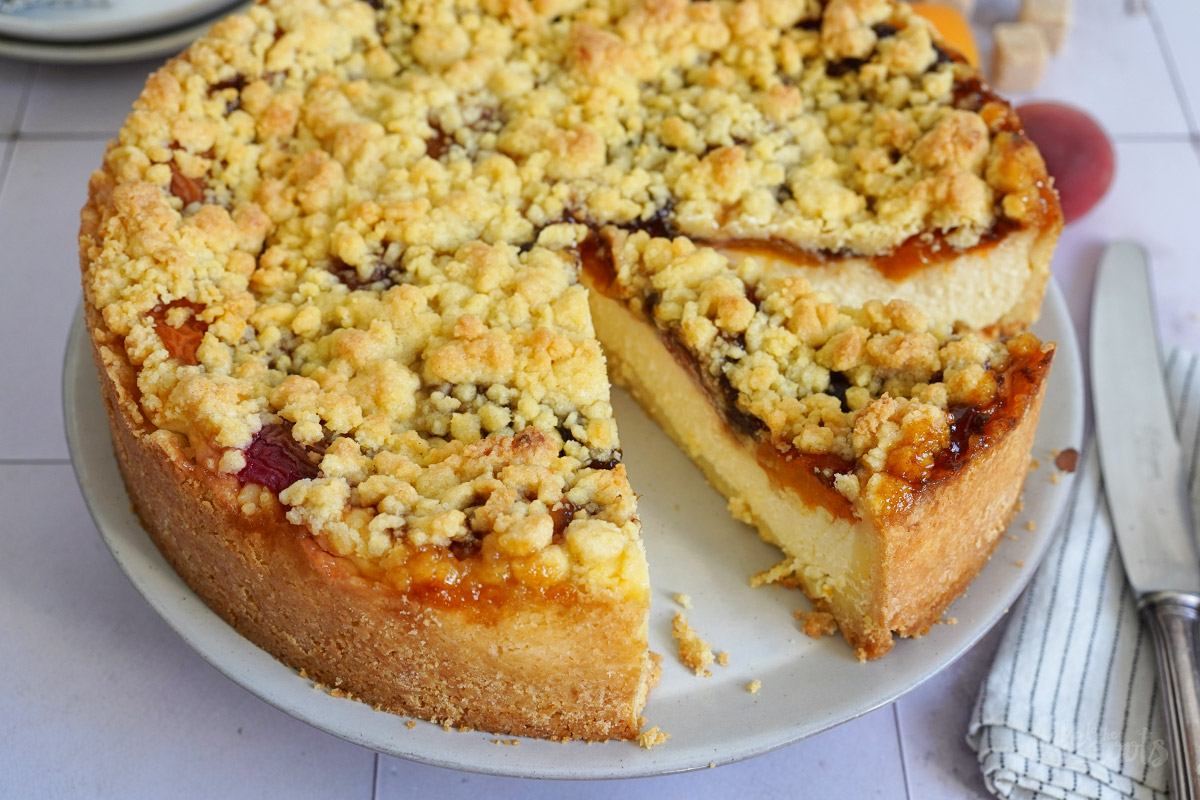 Aprikosen Streusel Käsekuchen | Bake to the roots