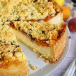 Aprikosen Streusel Käsekuchen | Bake to the roots
