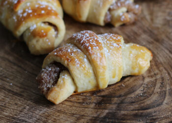 Nusshörnchen aka. Hazelnut Croissants | Bake to the roots