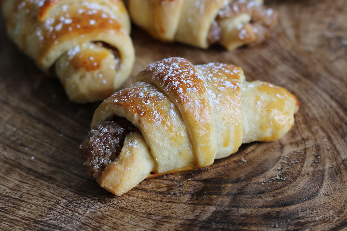 Nusshörnchen aka. Hazelnut Croissants | Bake to the roots