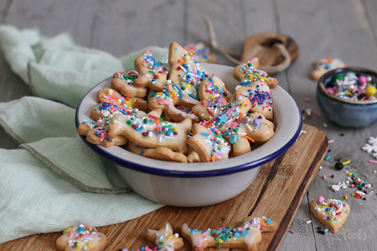 Einfache Butterplätzchen aka. Bunte Ausstecherle | Bake to the roots