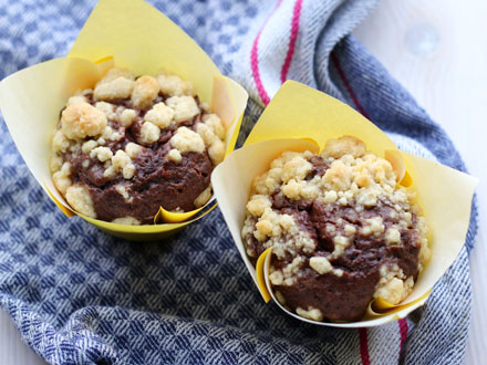 Chocolate Nougat Cheesecake Streusel Muffins | Bake to the roots