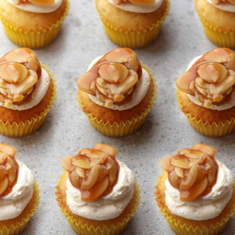Mini Bienenstich Cupcakes | Bake to the roots