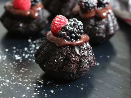 Mini Chocolate Bundt Cakes | Bake to the roots