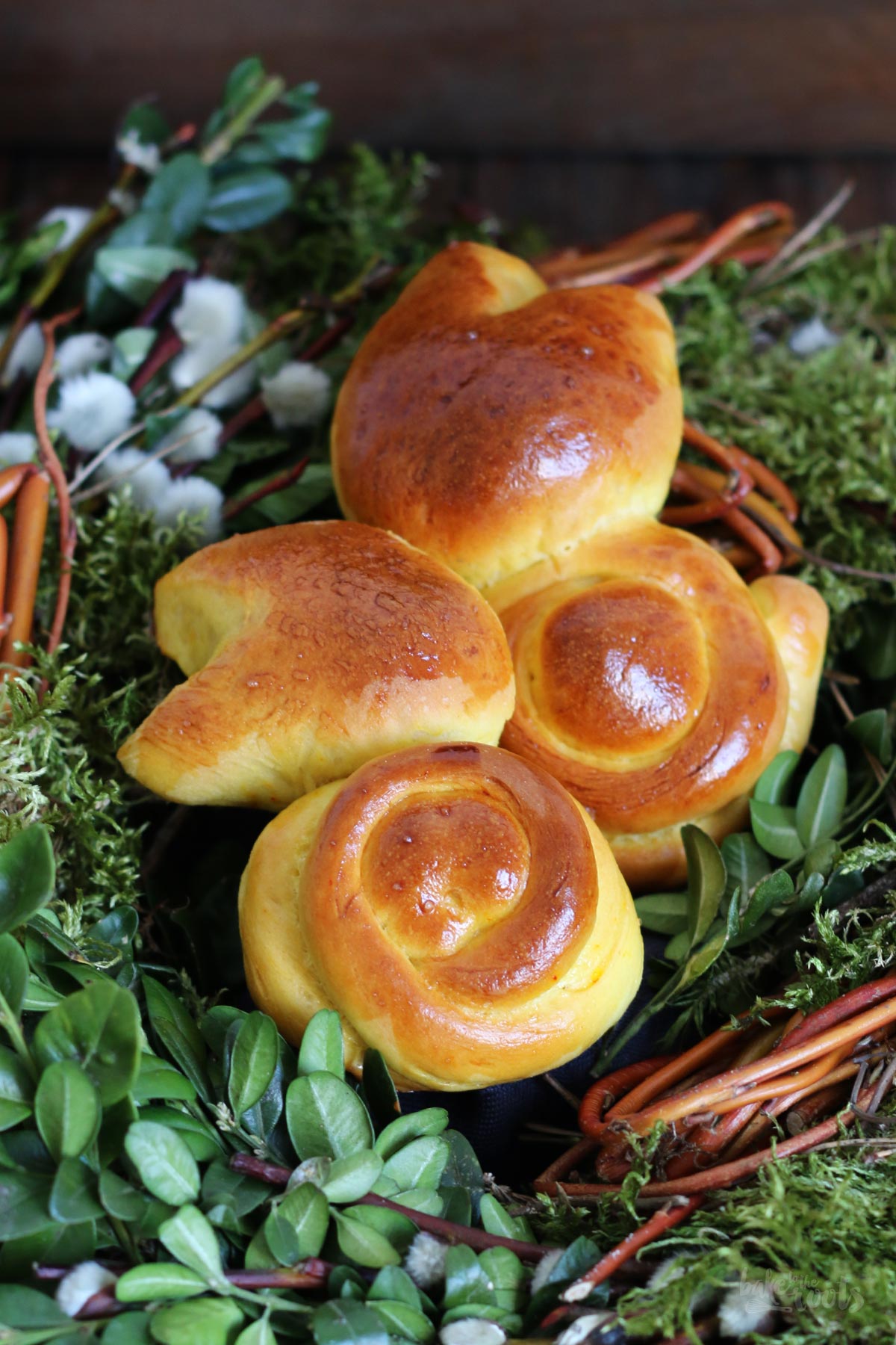 Brioche Osterhasen mit Safran | Bake to the roots