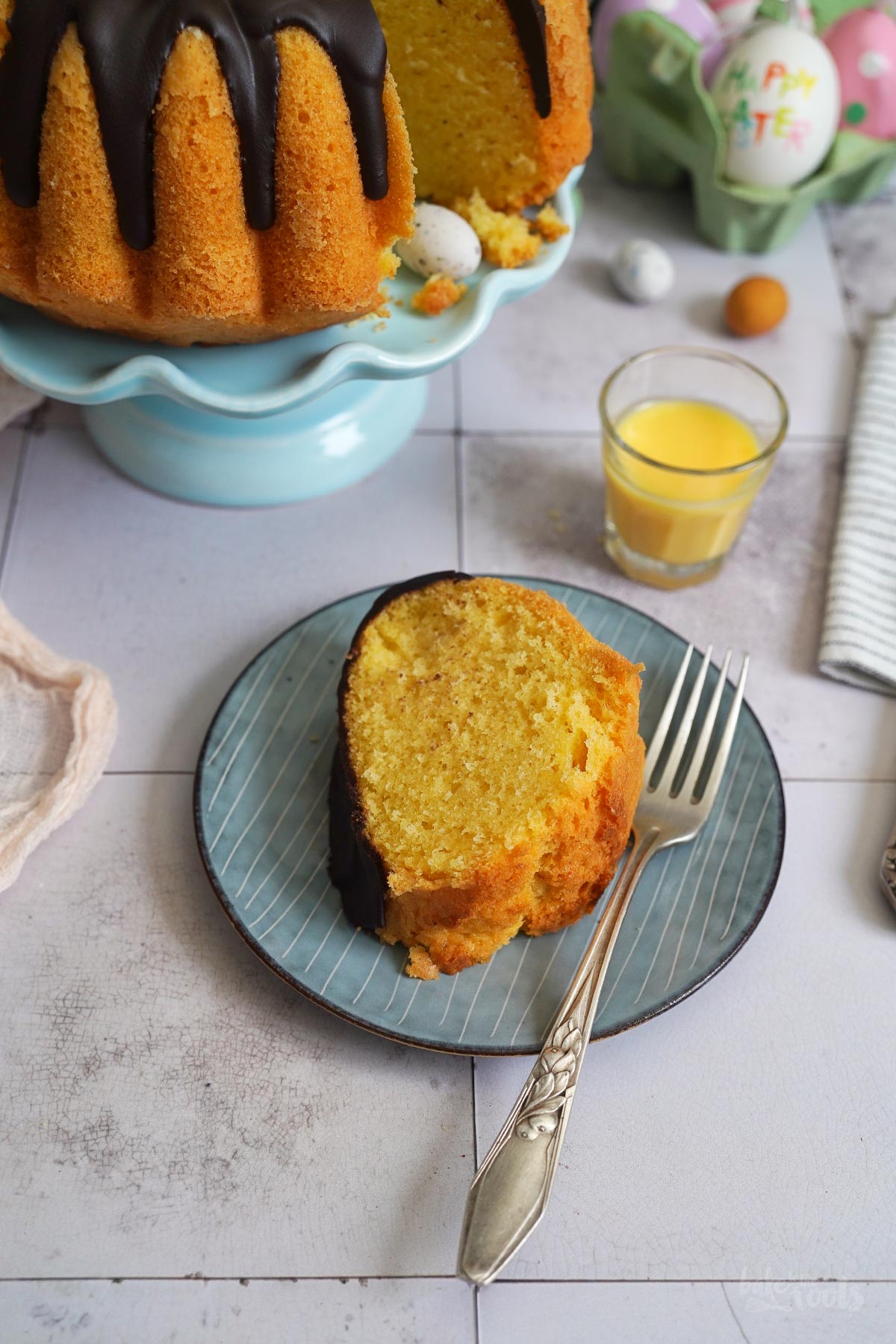Eierlikör Gugelhupf mit Schokoladenguss | Bake to the roots
