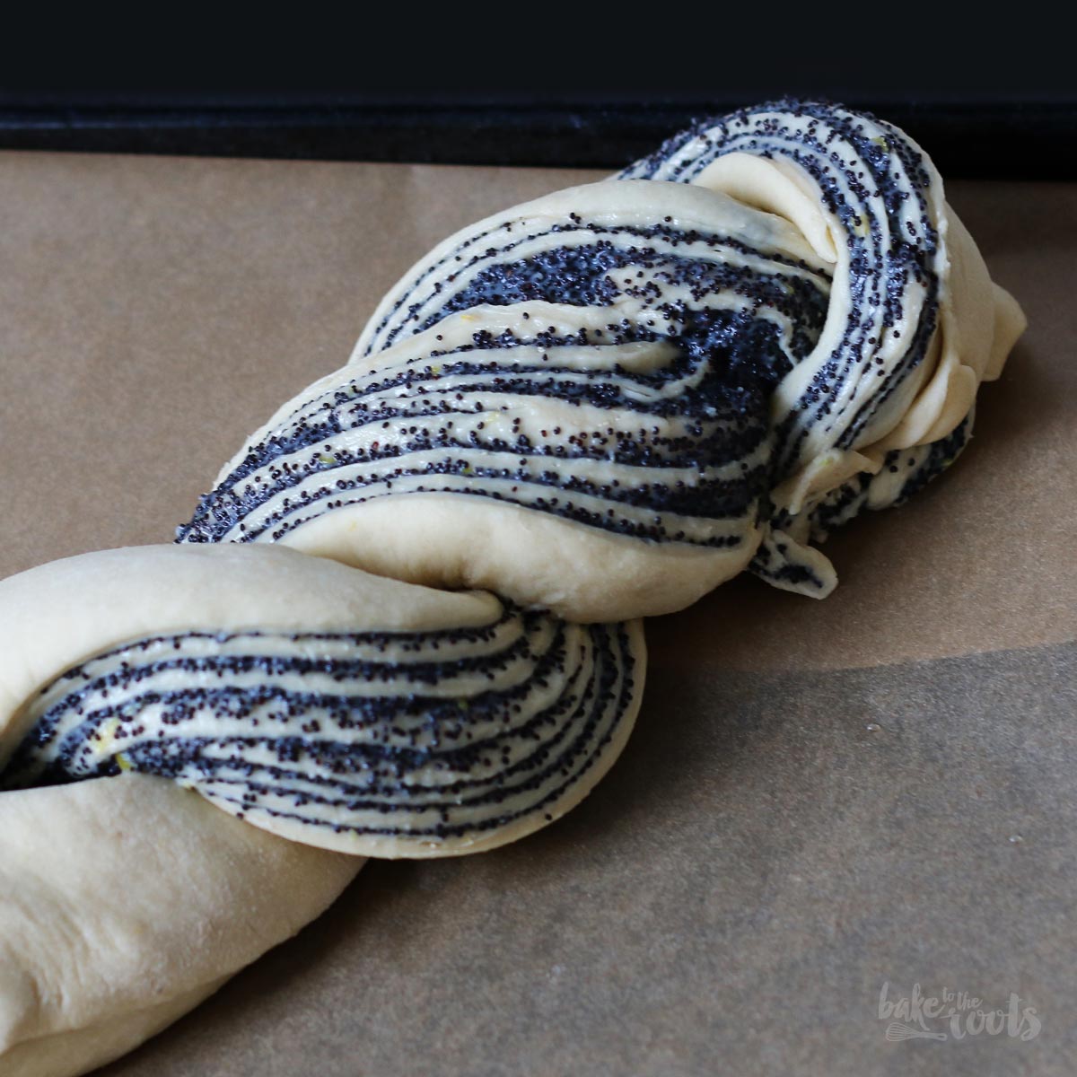 Einfacher Mohnzopf – der Klassiker für Ostern | Bake to the roots