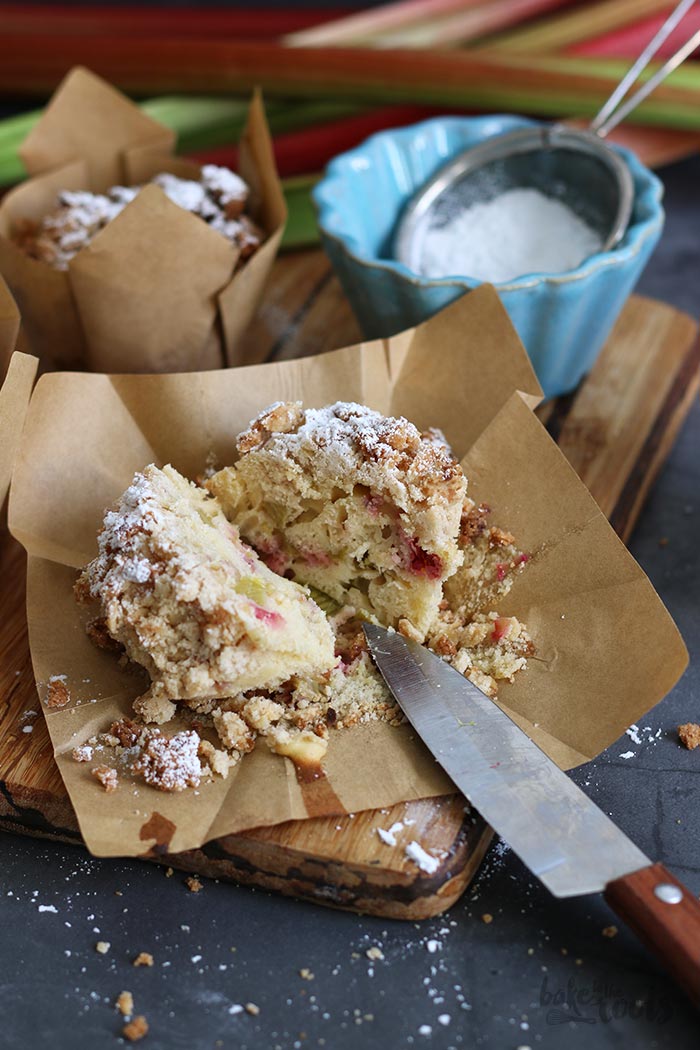 Rhubarb Streusel Muffins | Bake to the roots