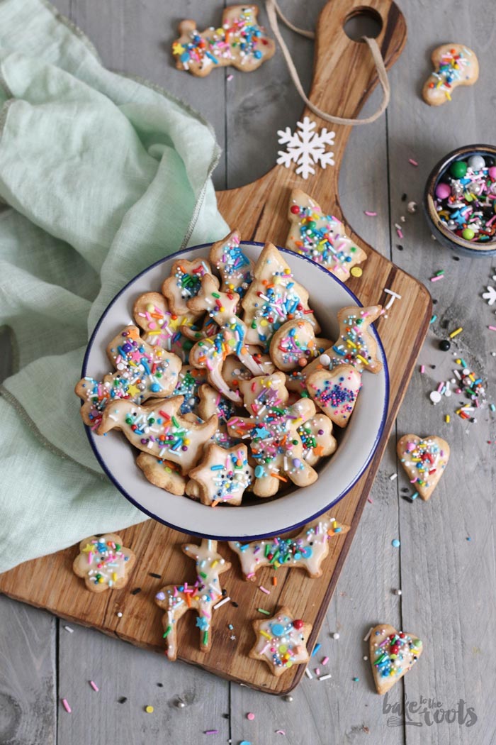 Simple Christmas Butter Cookies aka. German Ausstecherle | Bake to the ...