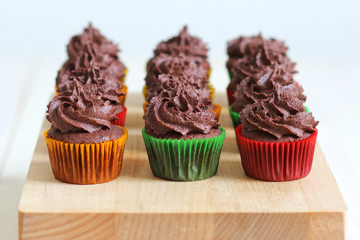 Mini Fudgy Chocolate Cupcakes | Bake to the roots