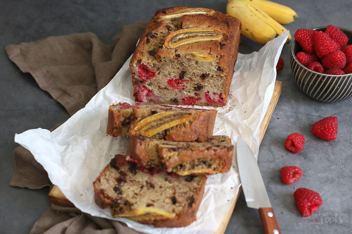 Raspberry Chocolate Banana Bread | Bake to the roots