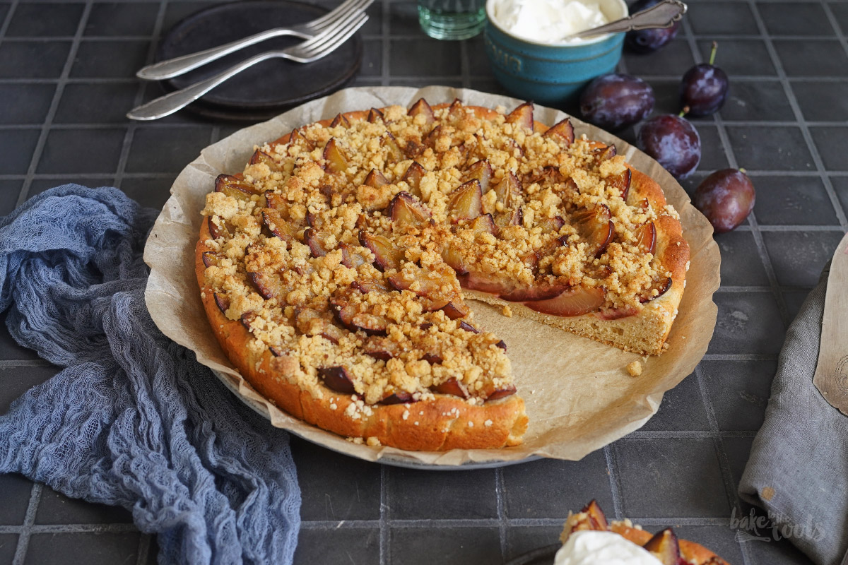 Einfacher Zwetschgen Streuselkuchen (mit Hefeteig) | Bake to the roots ...