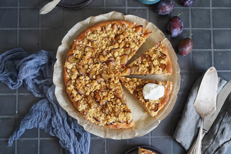 Zwetschgendatschi mit Butterstreuseln | Bake to the roots