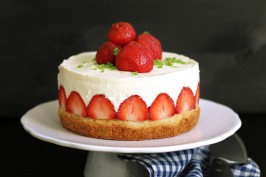 (Almost) No-Bake Strawberry Shortcake Cheesecake | Bake to the roots