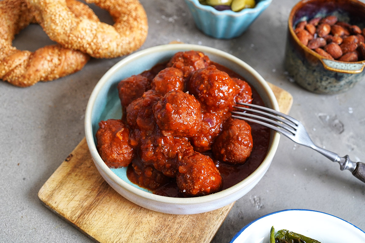Albóndigas mit Tomatensoße | Bake to the roots