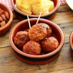 Albóndigas mit Tomatensoße | Bake to the roots