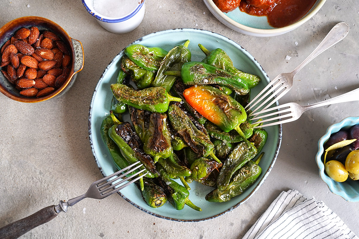 Pimientos de Padrón aka. Bratpaprika | Bake to the roots
