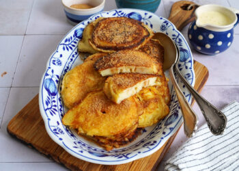 Schwäbische Apfelküchle mit Vanillesoße | Bake to the roots