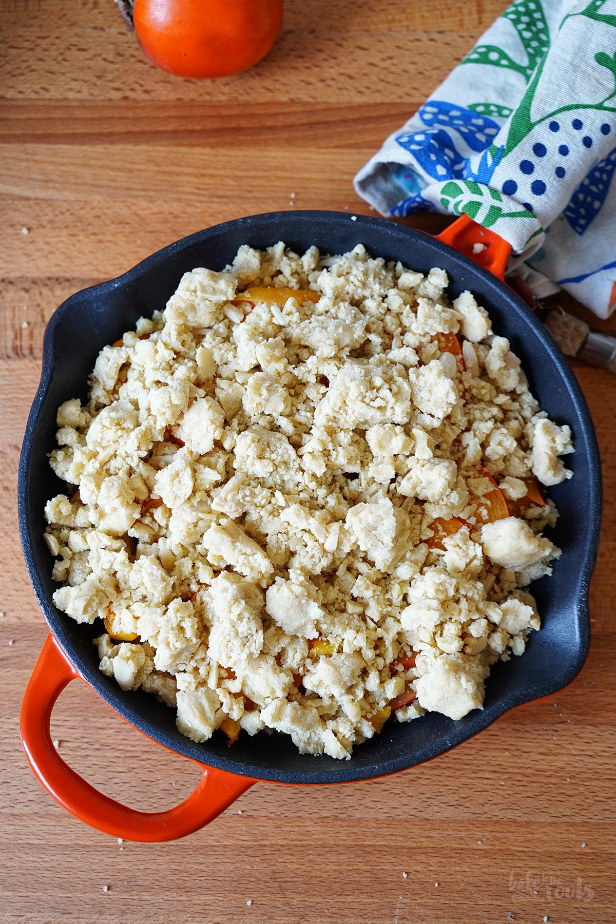 Einfacher Kaki Cobbler | Bake to the roots