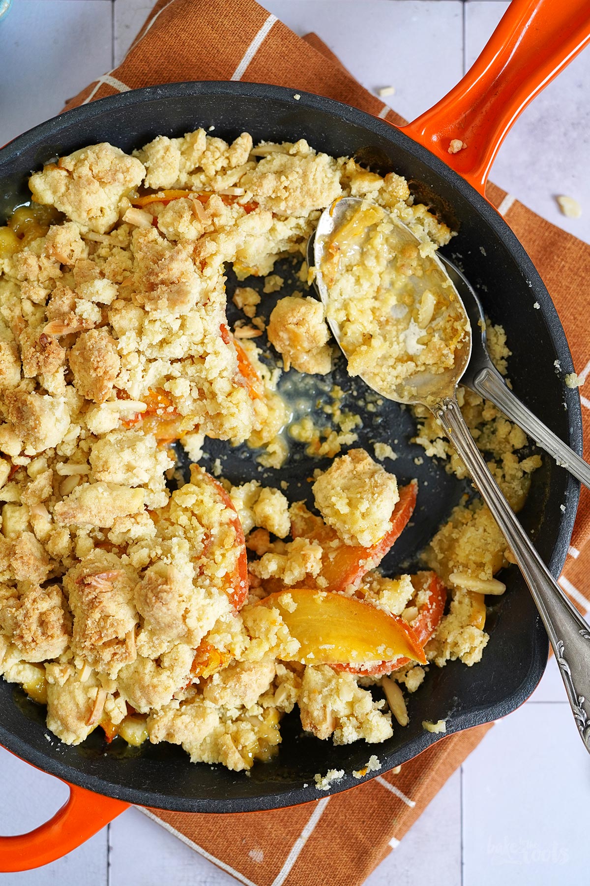 Einfacher Kaki Cobbler | Bake to the roots