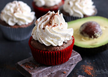 Vegan Avocado Chocolate Cupcakes with Vegan German Buttercream | Bake to the roots