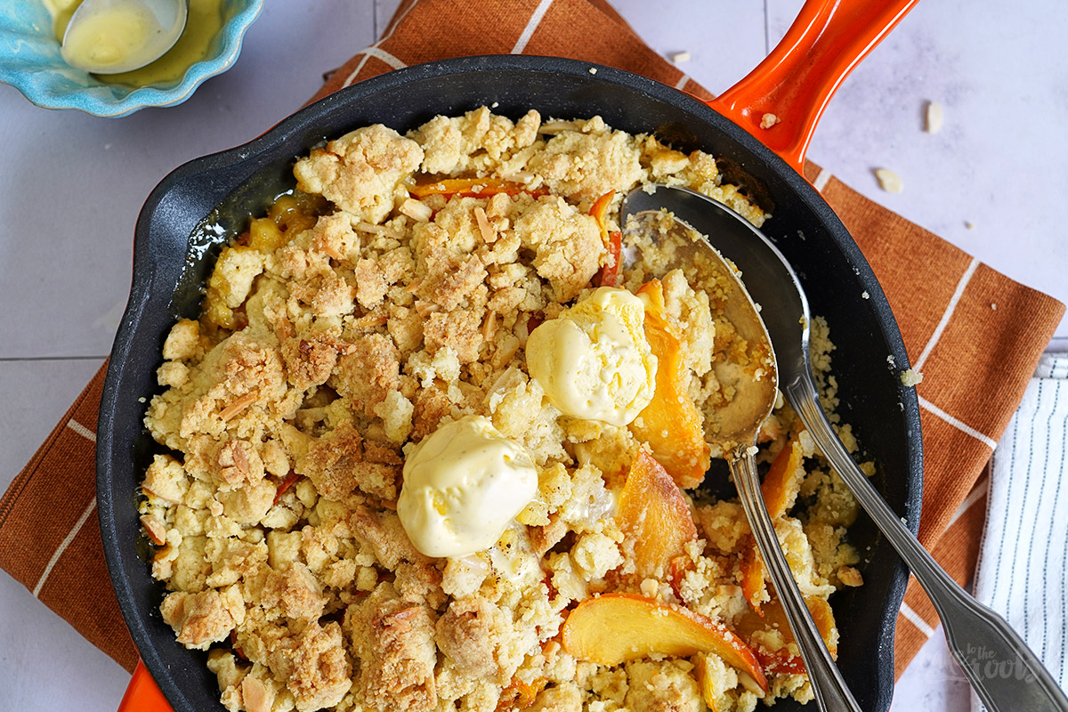 Einfacher Kaki Cobbler | Bake to the roots