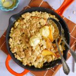 Einfacher Kaki Cobbler | Bake to the roots