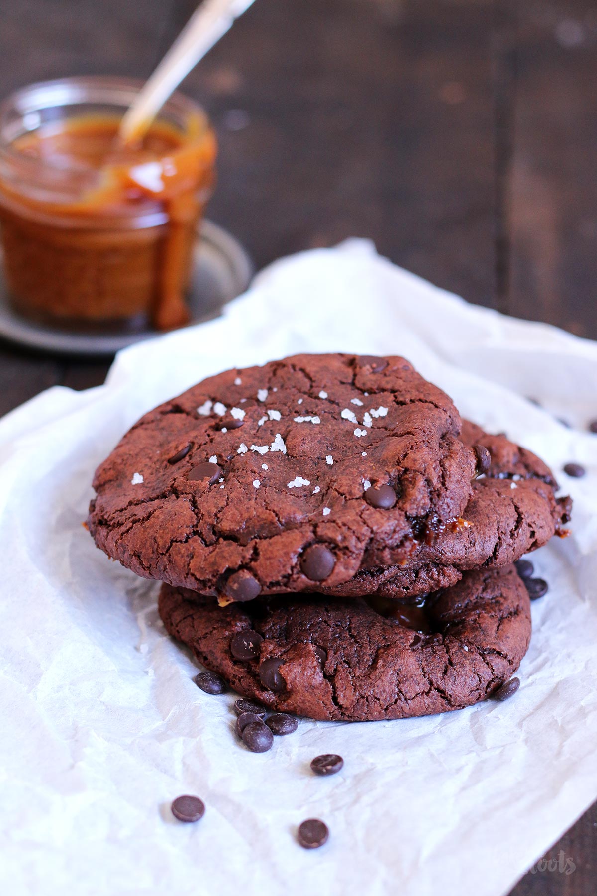 Double Chocolate Chip Cookies mit Nutella & Salzkaramell | Bake to the roots