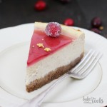 Speculoos Cheesecake with Cranberry Jelly | Bake to the roots