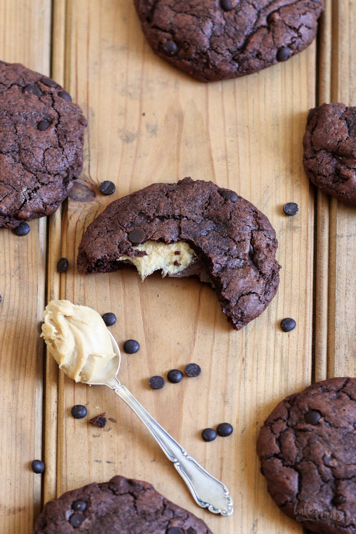 Chocolate Chip Cookies gefüllt mit Erdnussbutter & Nutella | Bake to the roots