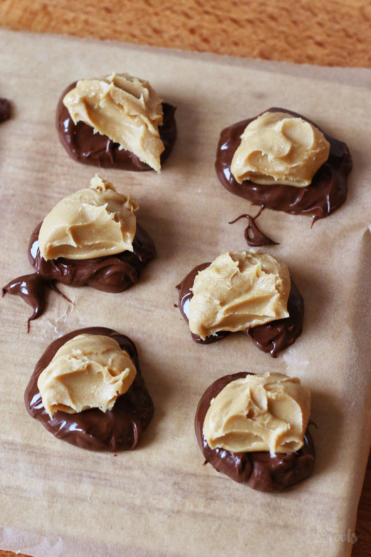 Chocolate Chip Cookies gefüllt mit Erdnussbutter & Nutella | Bake to the roots