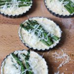 Tartlets with Green Asparagus and Wild Garlic | Bake to the roots