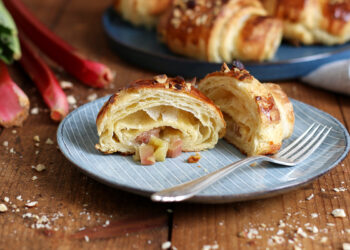 Dänische Rhabarber Hörnchen (Rhabarber Croissants) | Bake to the roots