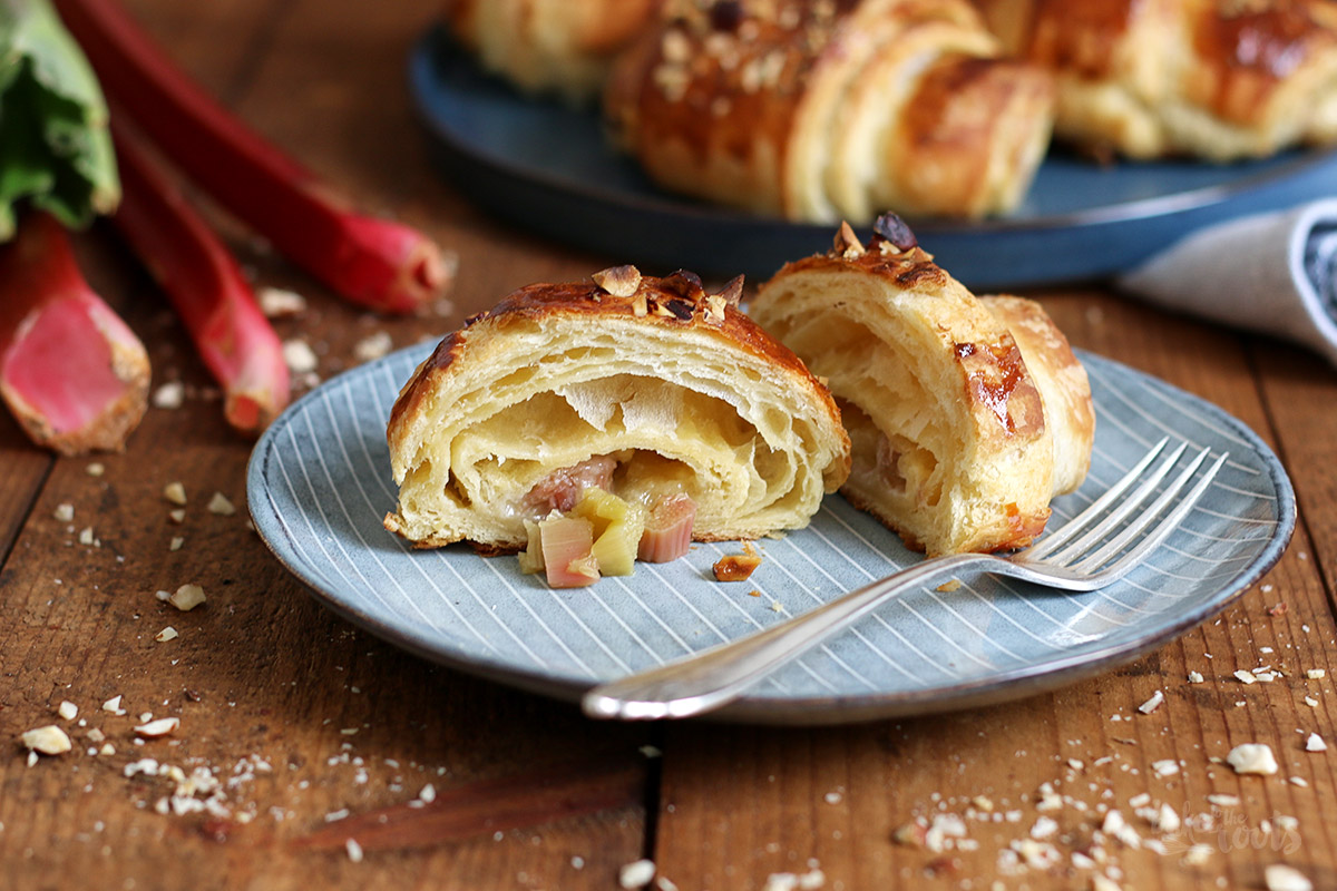 Dänische Rhabarber Hörnchen (Rhabarber Croissants) | Bake to the roots