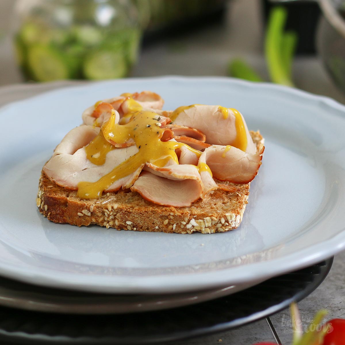 Smørrebrød mit Schweinebraten & Senfsoße | Bake to the roots